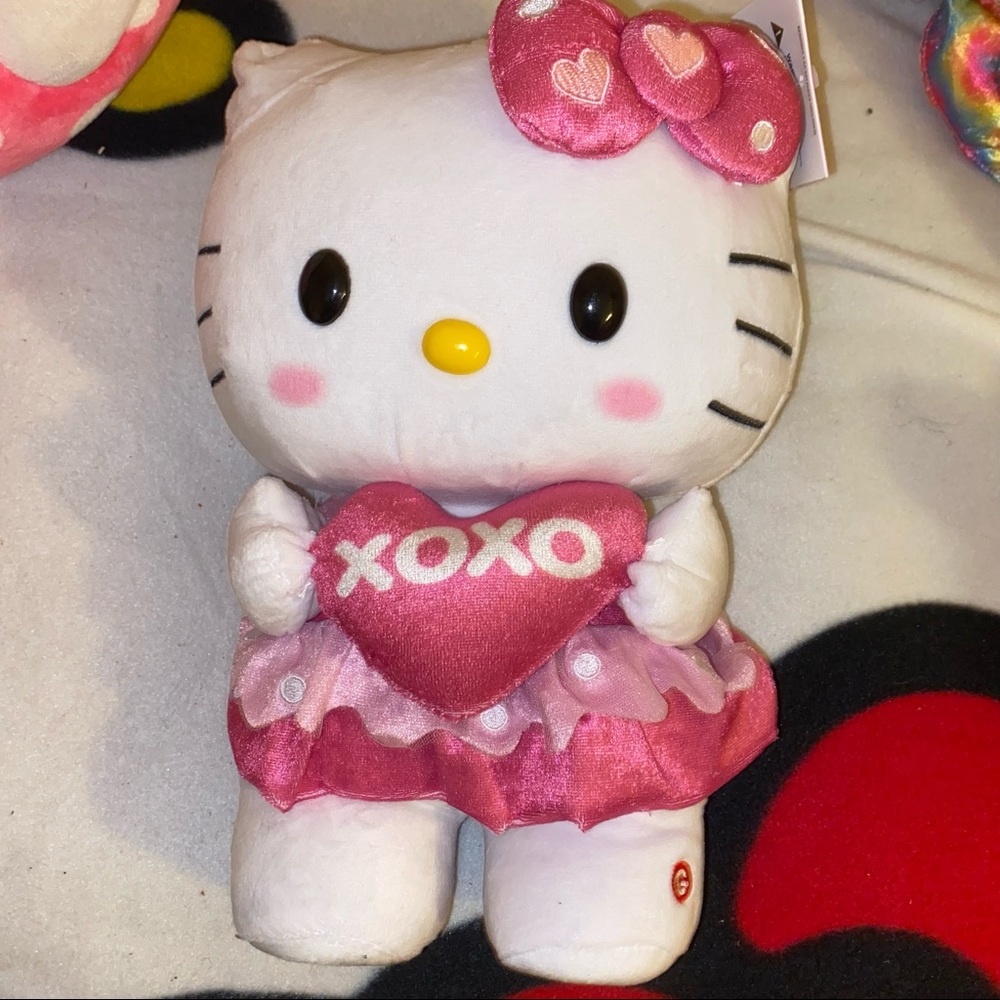 Hello Kitty Valentine’s Day Greeter